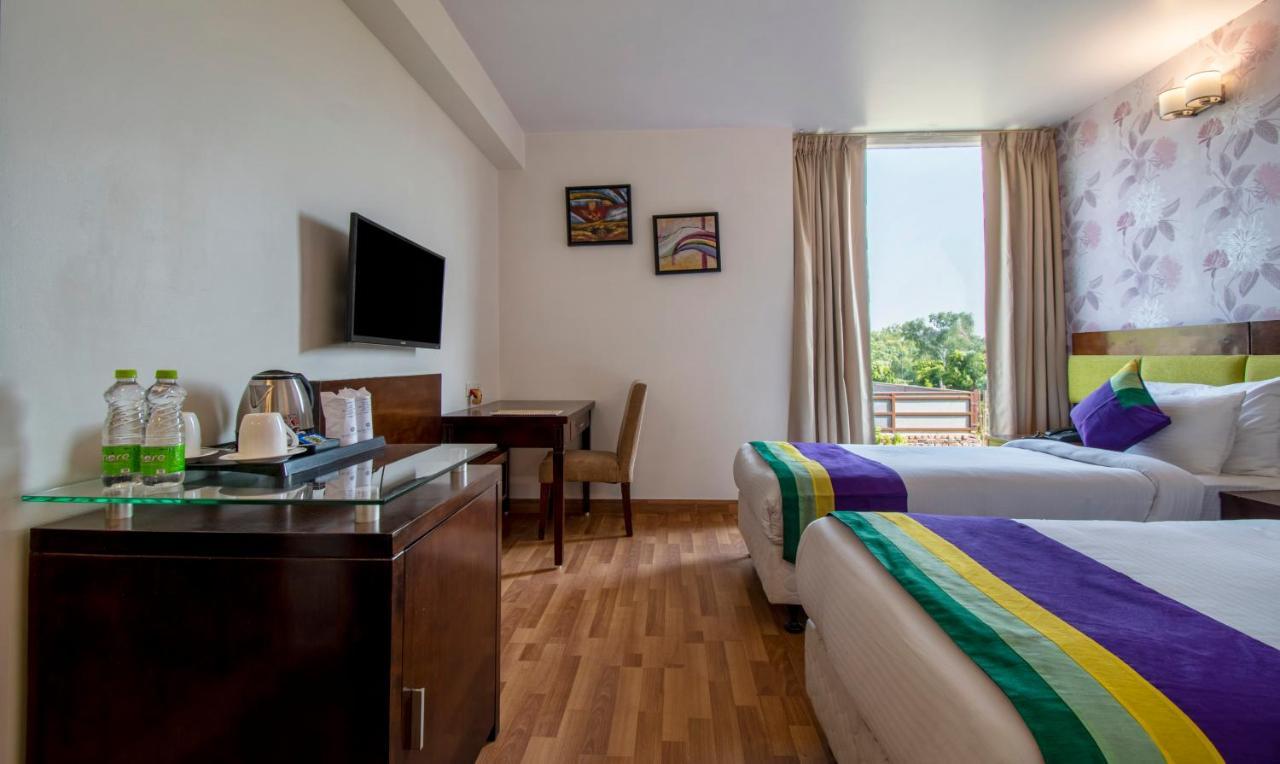 Treebo Premium Rose Mallow New Delhi Exterior photo